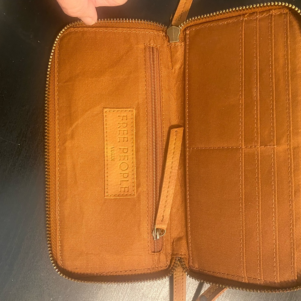 Free People Wallet - Picture 3 of 4